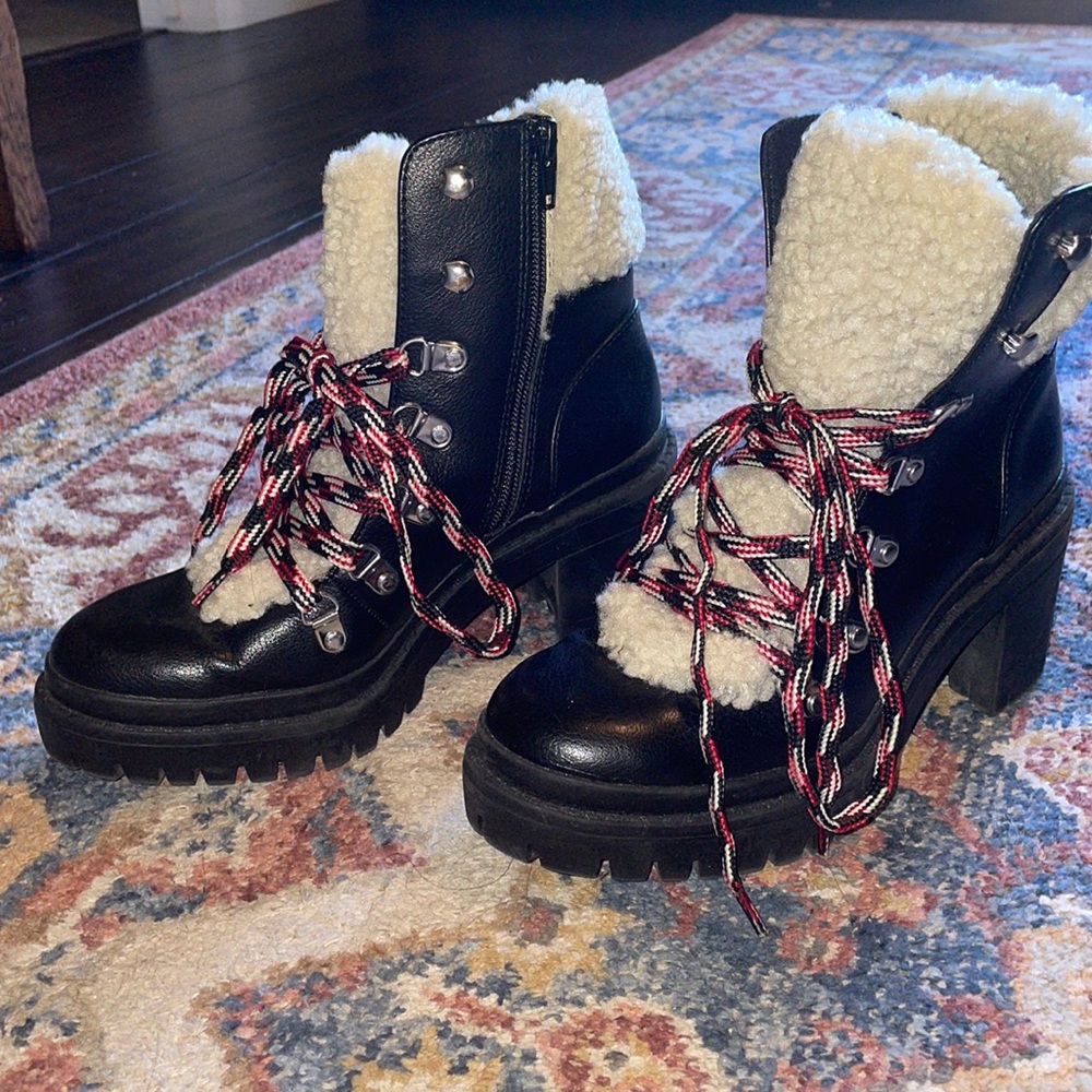 Women’s Aubrie Heeled Hiking Boot- Universal Thread size 6.5